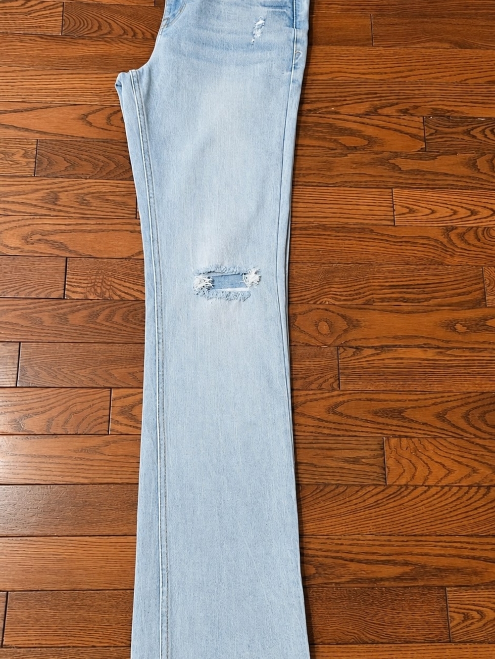 Women’s Light Blue Distressed Straight-Leg Jeans